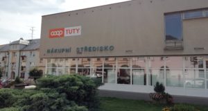 Pohled na nově zrekonstruovanou prodejnu v Kladrubech